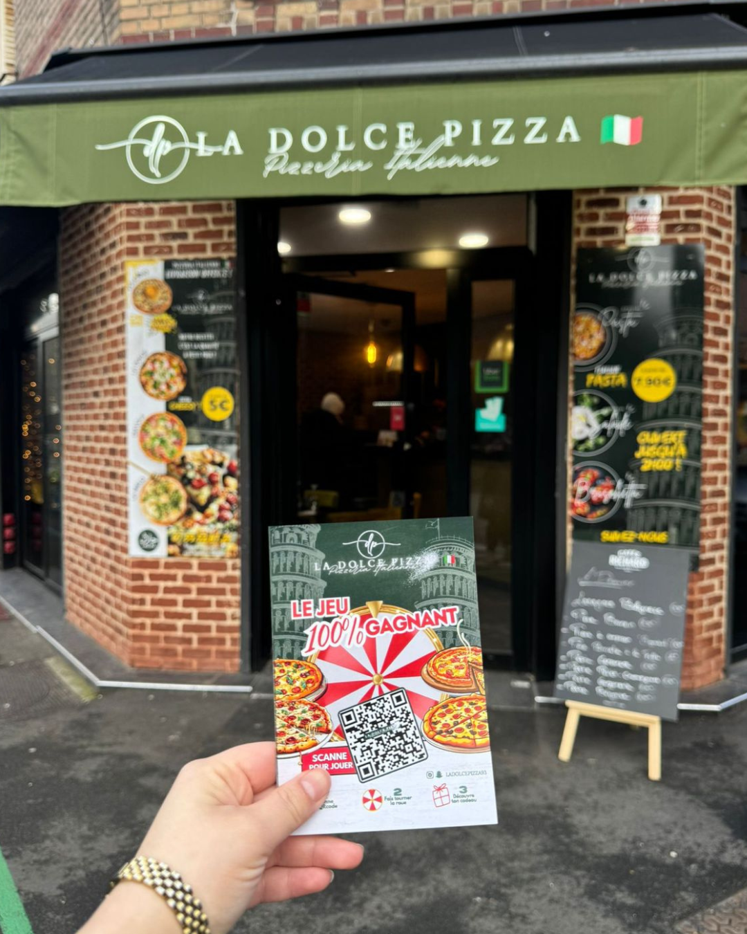 Flyer RushUp devant un commerce